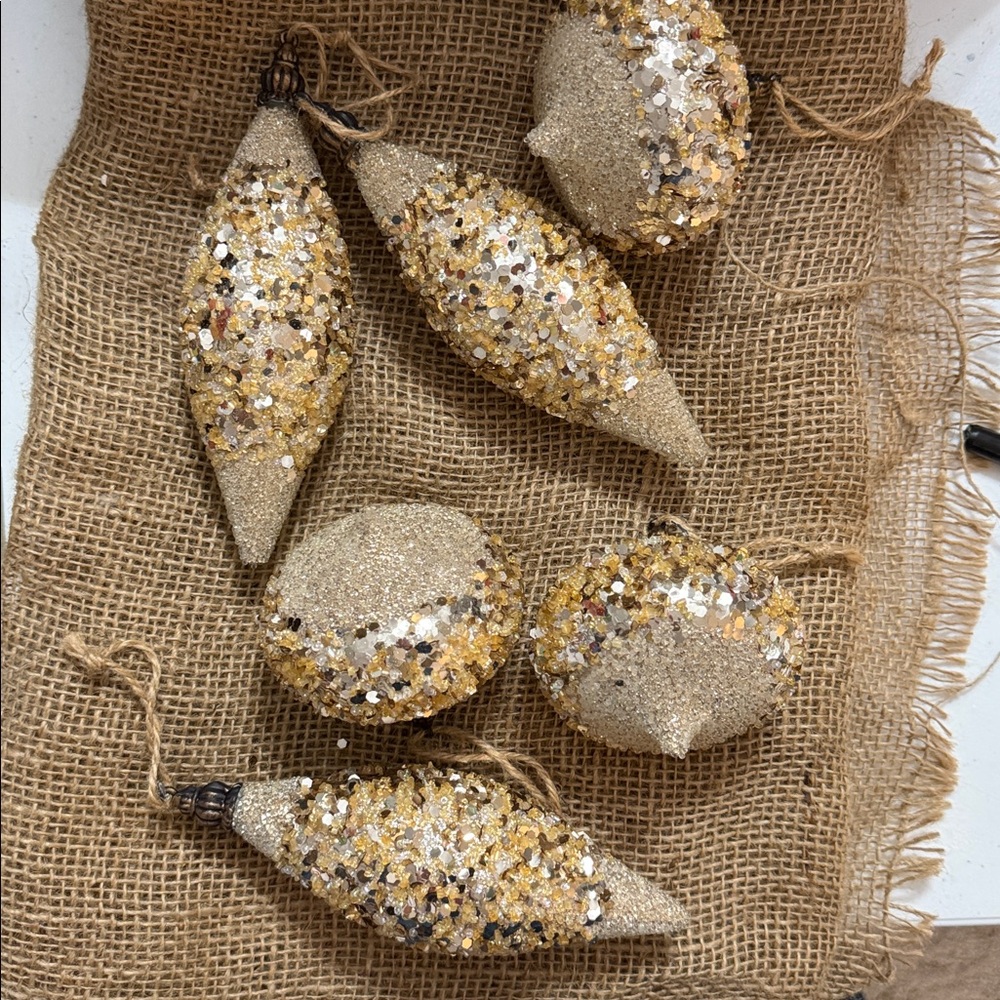 Set Of 6 Ornaments - gold glitter